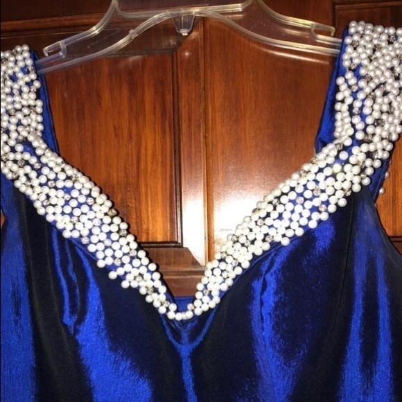 Beautiful prom dress - Picture 3 of 6